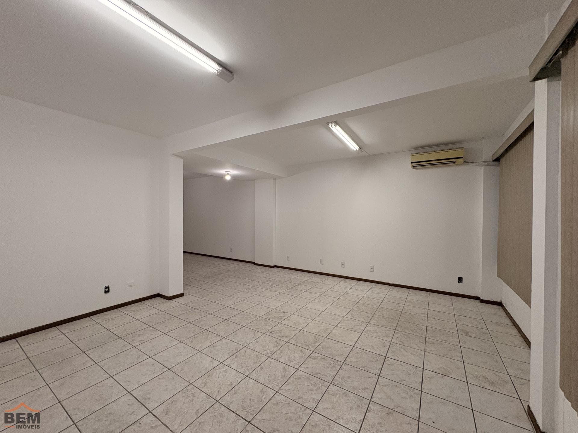 Sala Comercial para Locação com 44m² no bairro Centro, em Itajaí