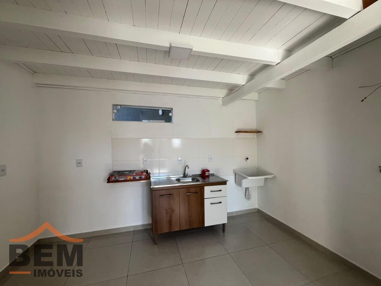 Kitnet para Locação com 1 quarto e 30m² no bairro Cordeiros, em Itajaí